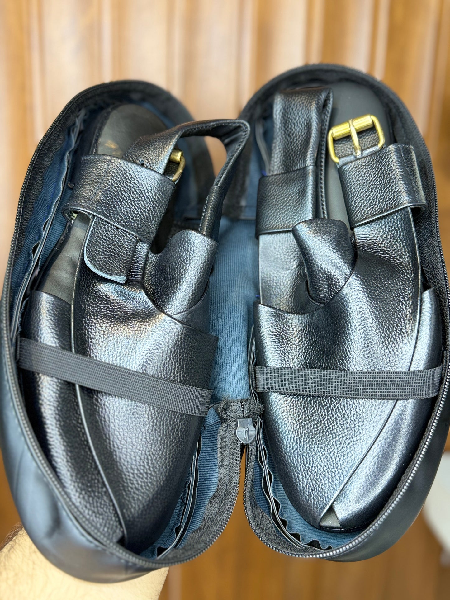 Purse Packing Peshawari chappal